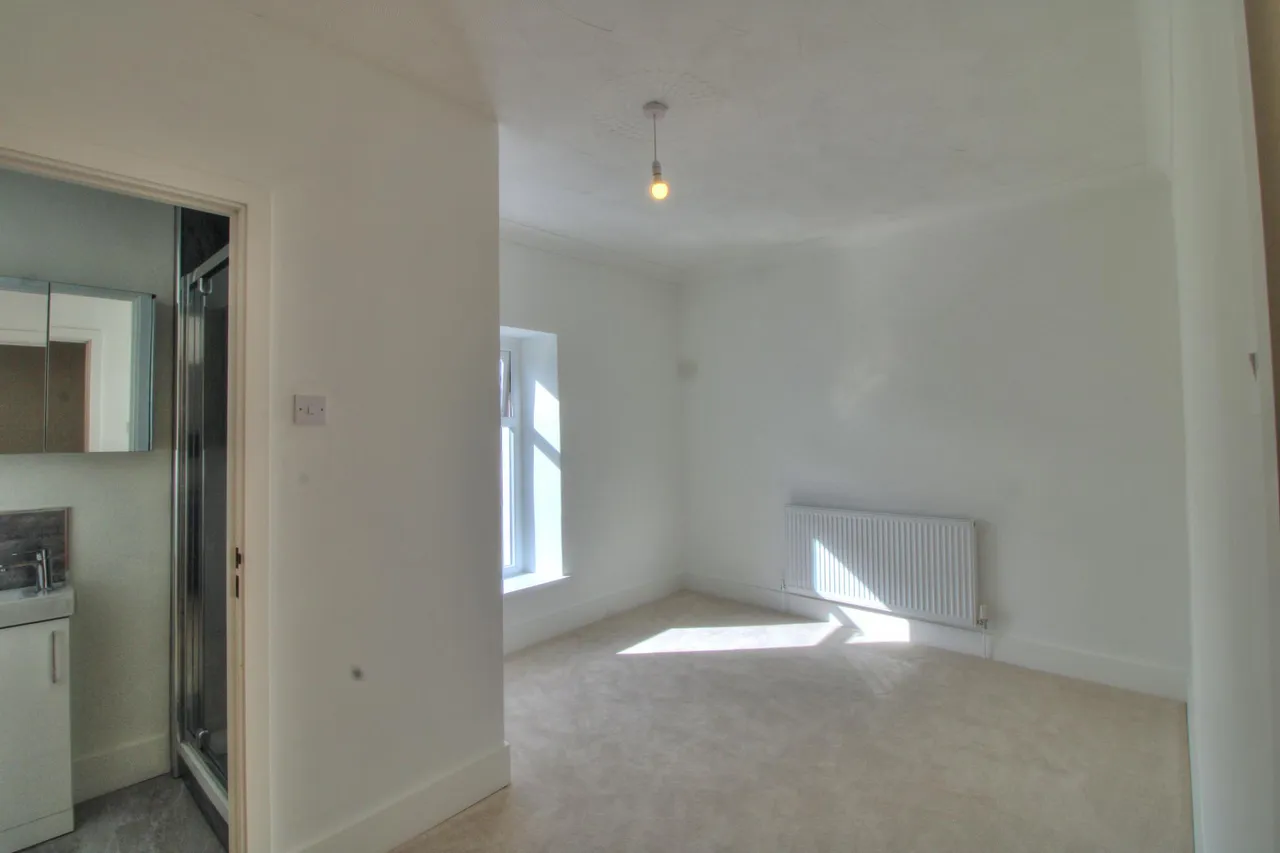 Queens Road, New Tredegar, NP24, photo 6