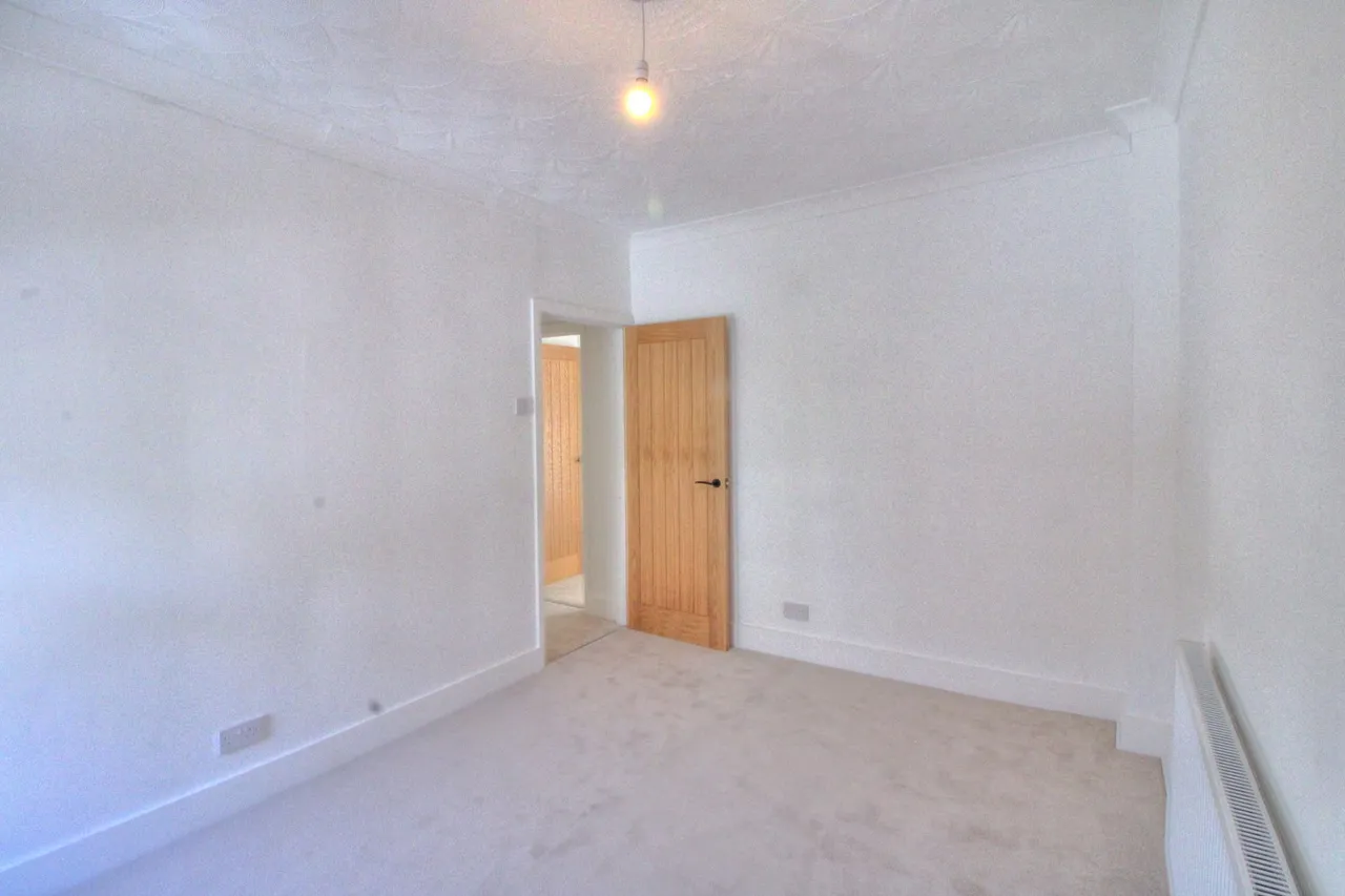 Queens Road, New Tredegar, NP24, photo 4