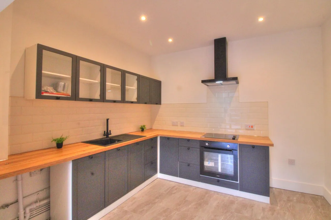 Queens Road, New Tredegar, NP24, photo 10