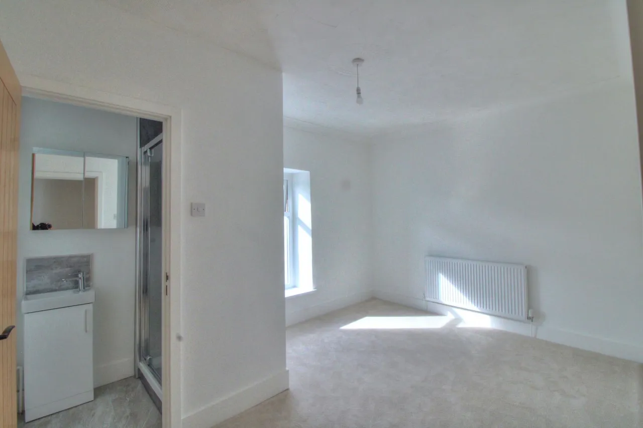 Queens Road, New Tredegar, NP24, photo 5