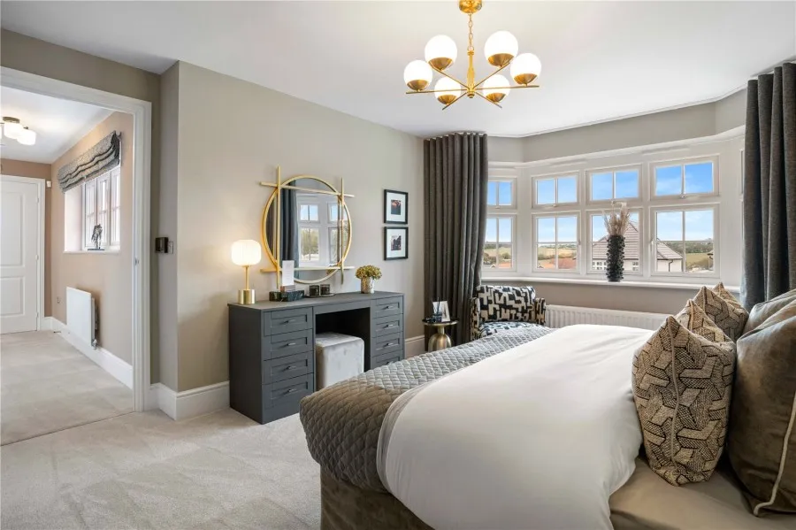 with 5 bedrooms in Radwinter Road, Saffron Walden, CB10, photo 12