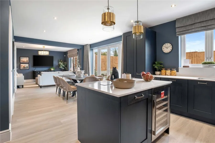with 5 bedrooms in Radwinter Road, Saffron Walden, CB10, photo 9