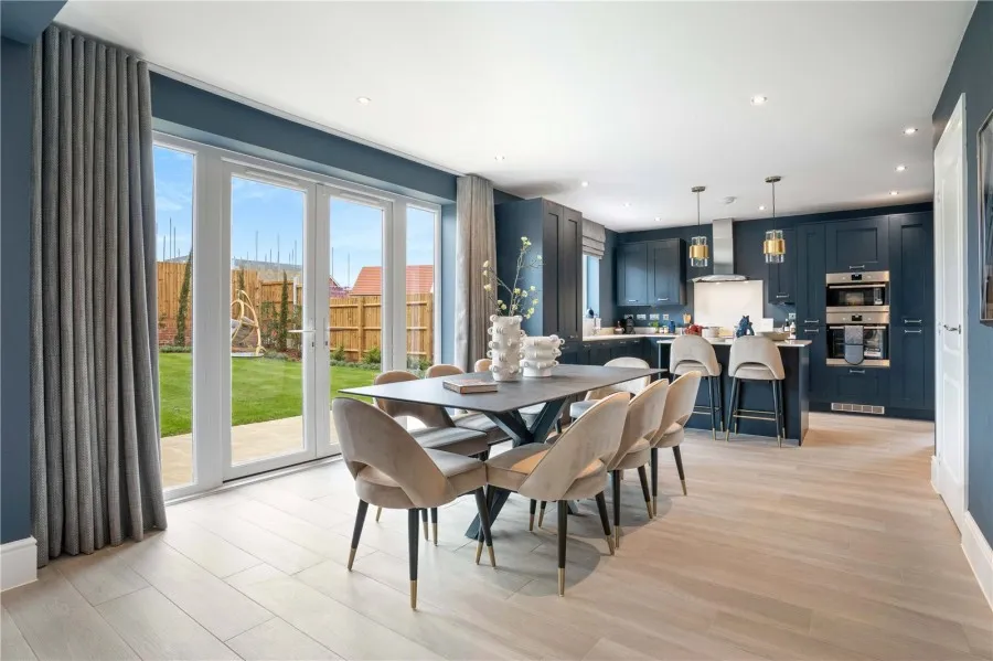 with 5 bedrooms in Radwinter Road, Saffron Walden, CB10, photo 7