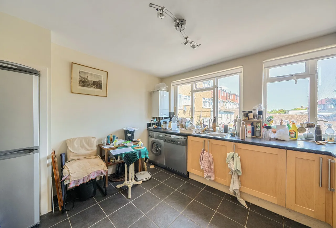 Wakemans Hill Avenue, London, NW9 0TR, photo 9