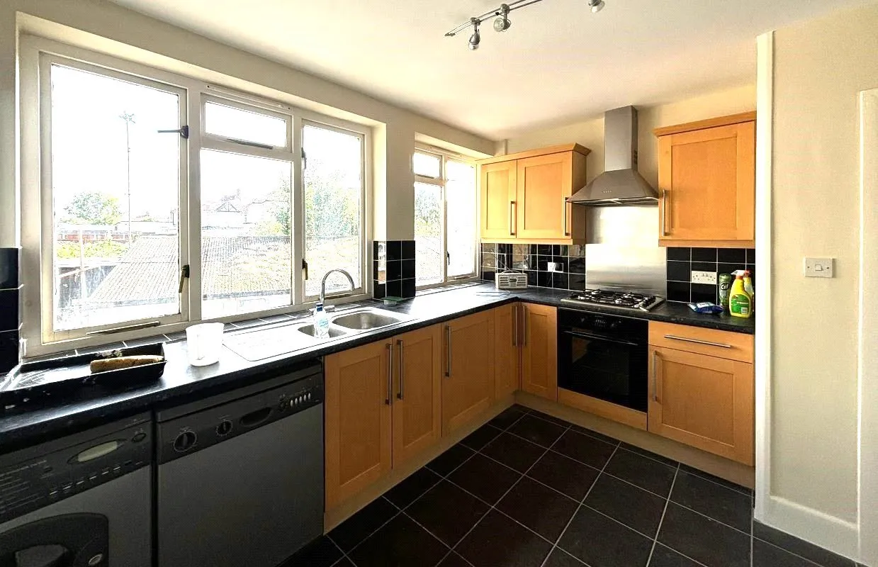 Wakemans Hill Avenue, London, NW9 0TR, photo 8