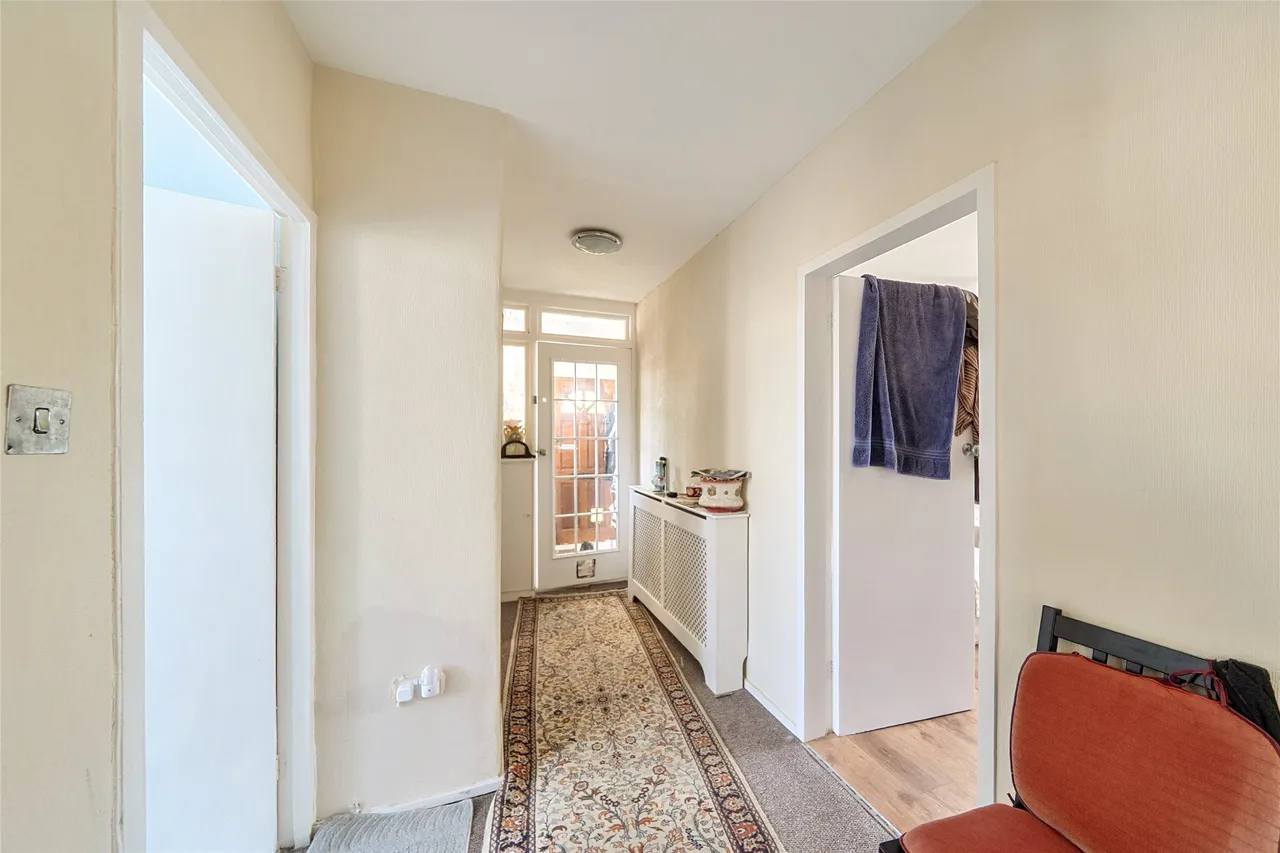 Wakemans Hill Avenue, London, NW9 0TR, photo 2
