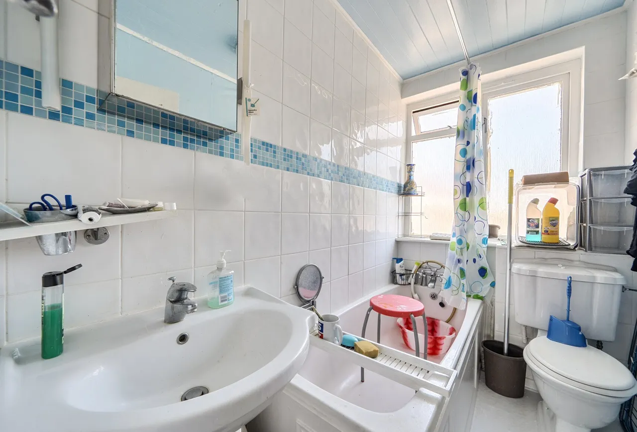 Wakemans Hill Avenue, London, NW9 0TR, photo 7