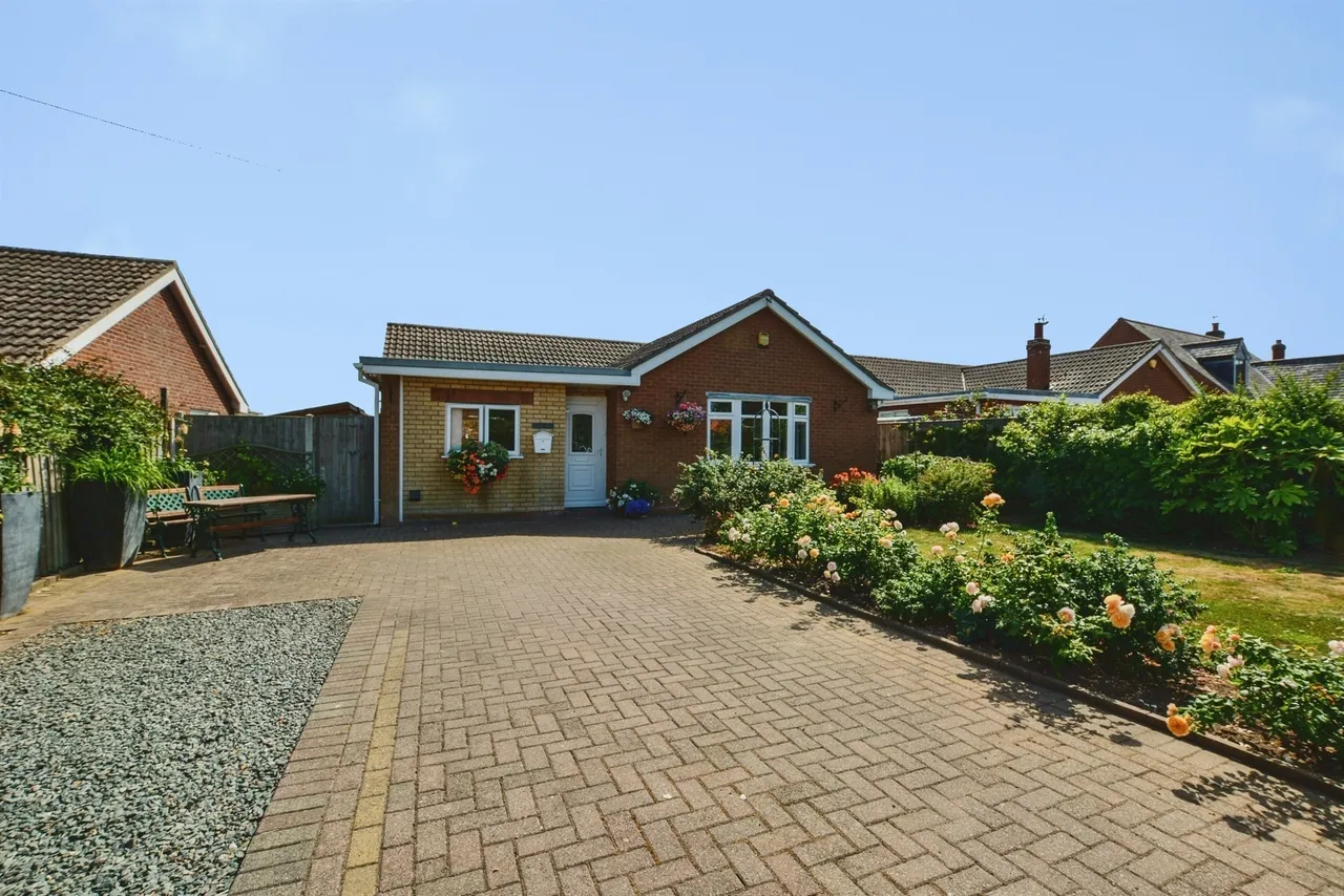 2 bed house for sale — Sea Road, Anderby, SKEGNESS