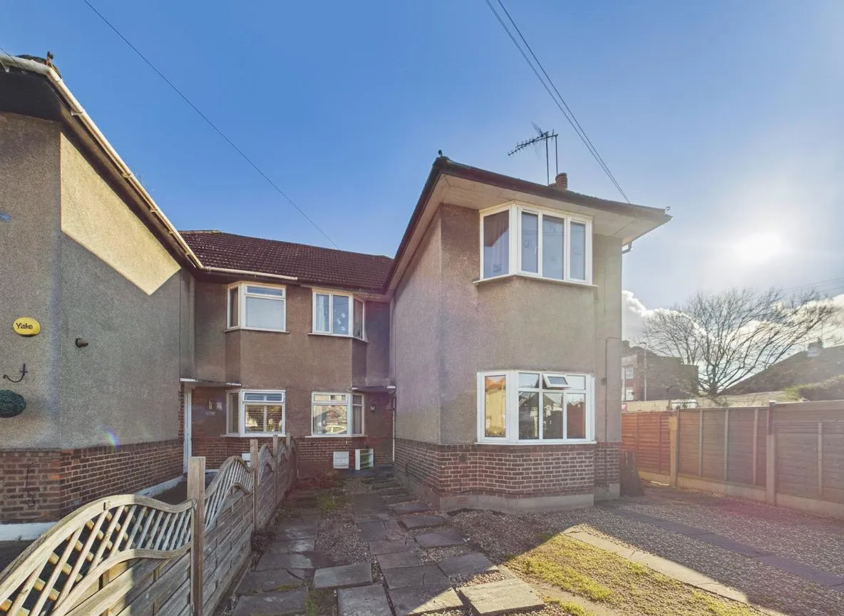 2 bed property for sale — Berkeley Close, Ruislip, Middlesex, HA4 6LE