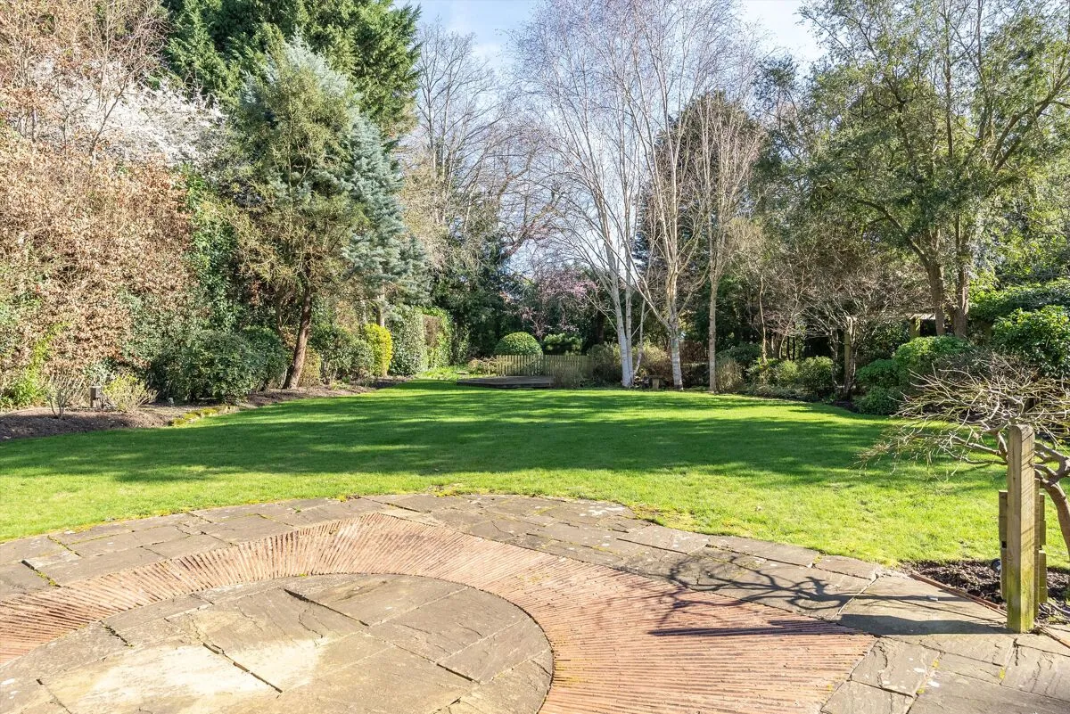 The Chase, Oxshott, KT22, photo 2