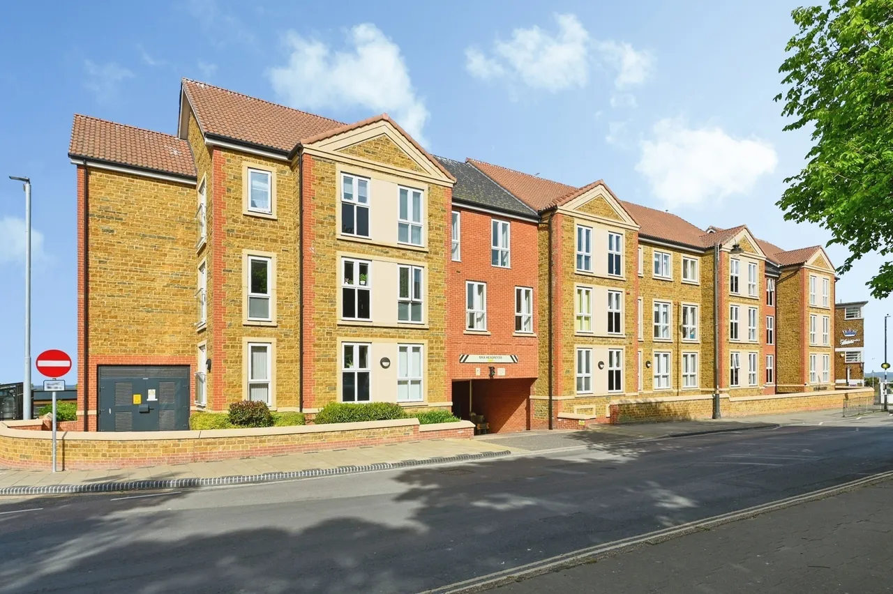 1 bed flat for sale — St. Edmunds Terrace, Hunstanton, Norfolk, PE36