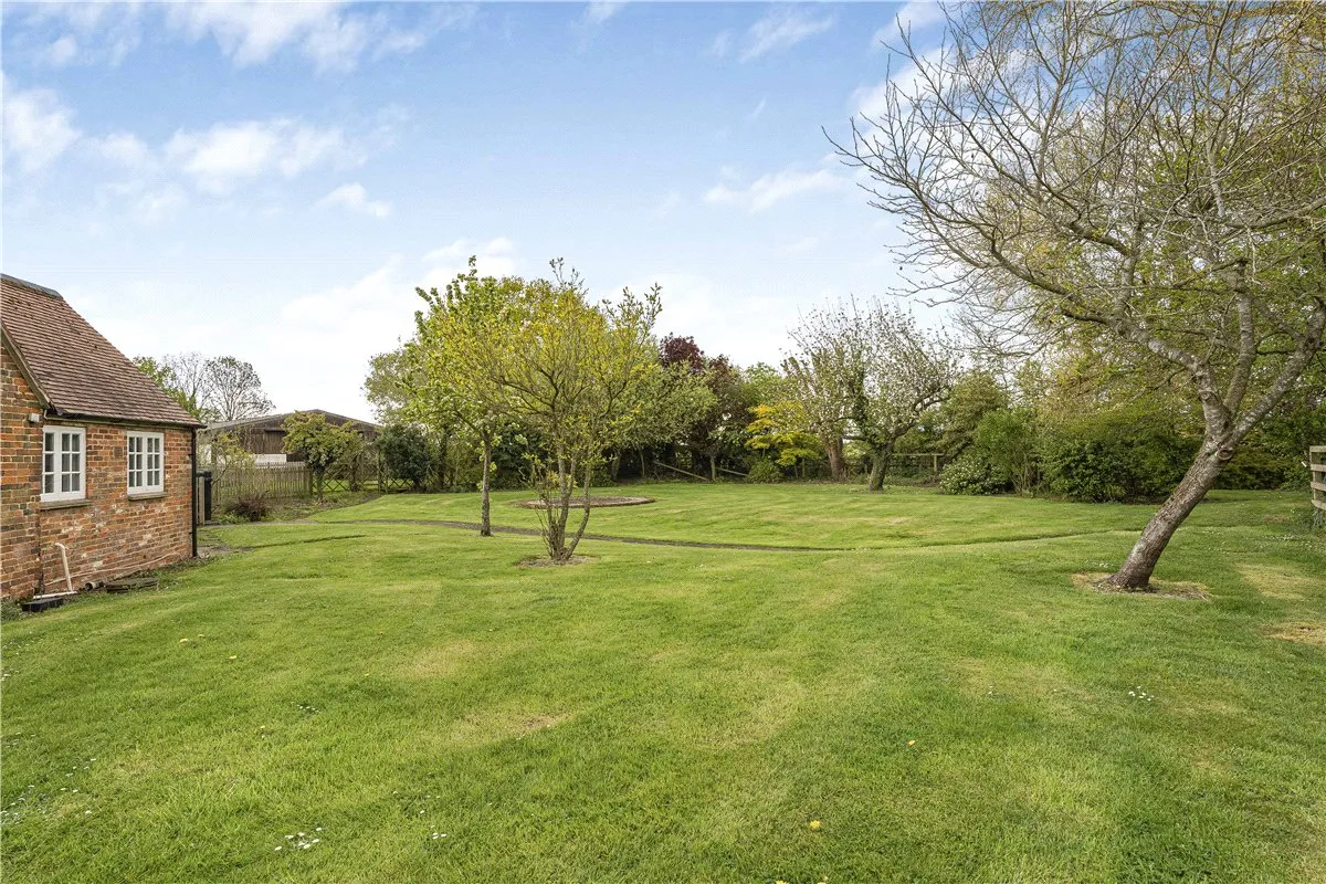 Mill Lane, Twyford, MK18, photo 32