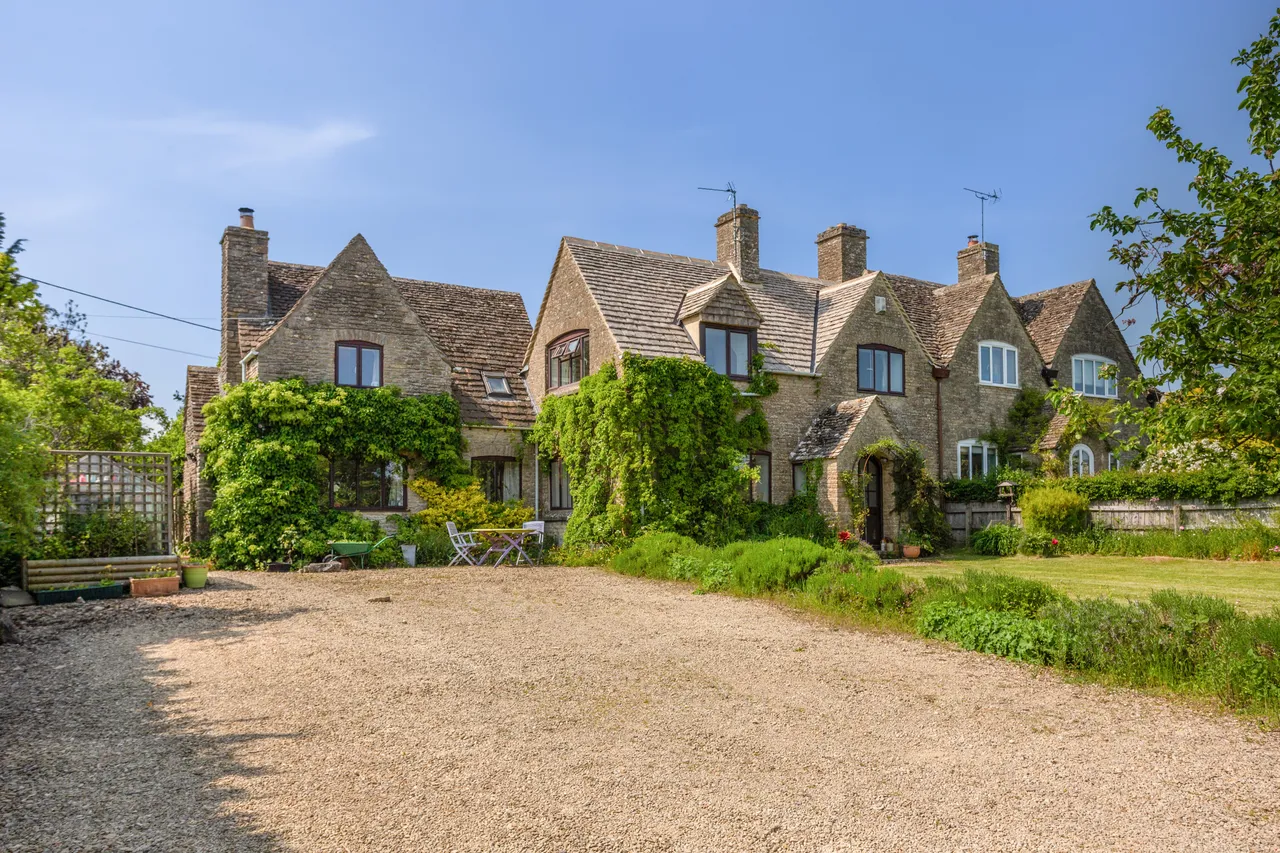 5 bed house for sale — Nr. Daglingworth, Cirencester, GL7