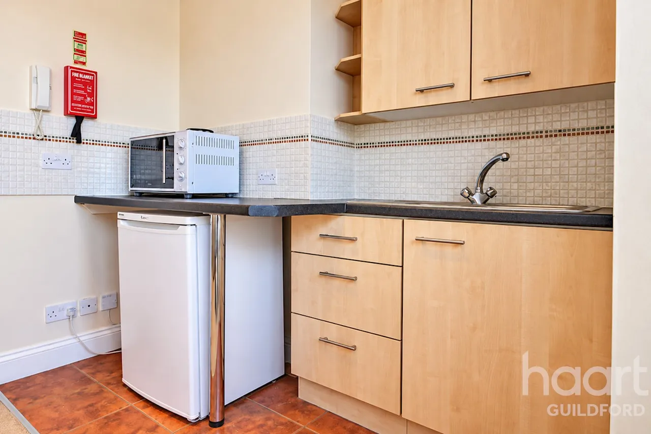 Farnham Road, GU2, photo 4