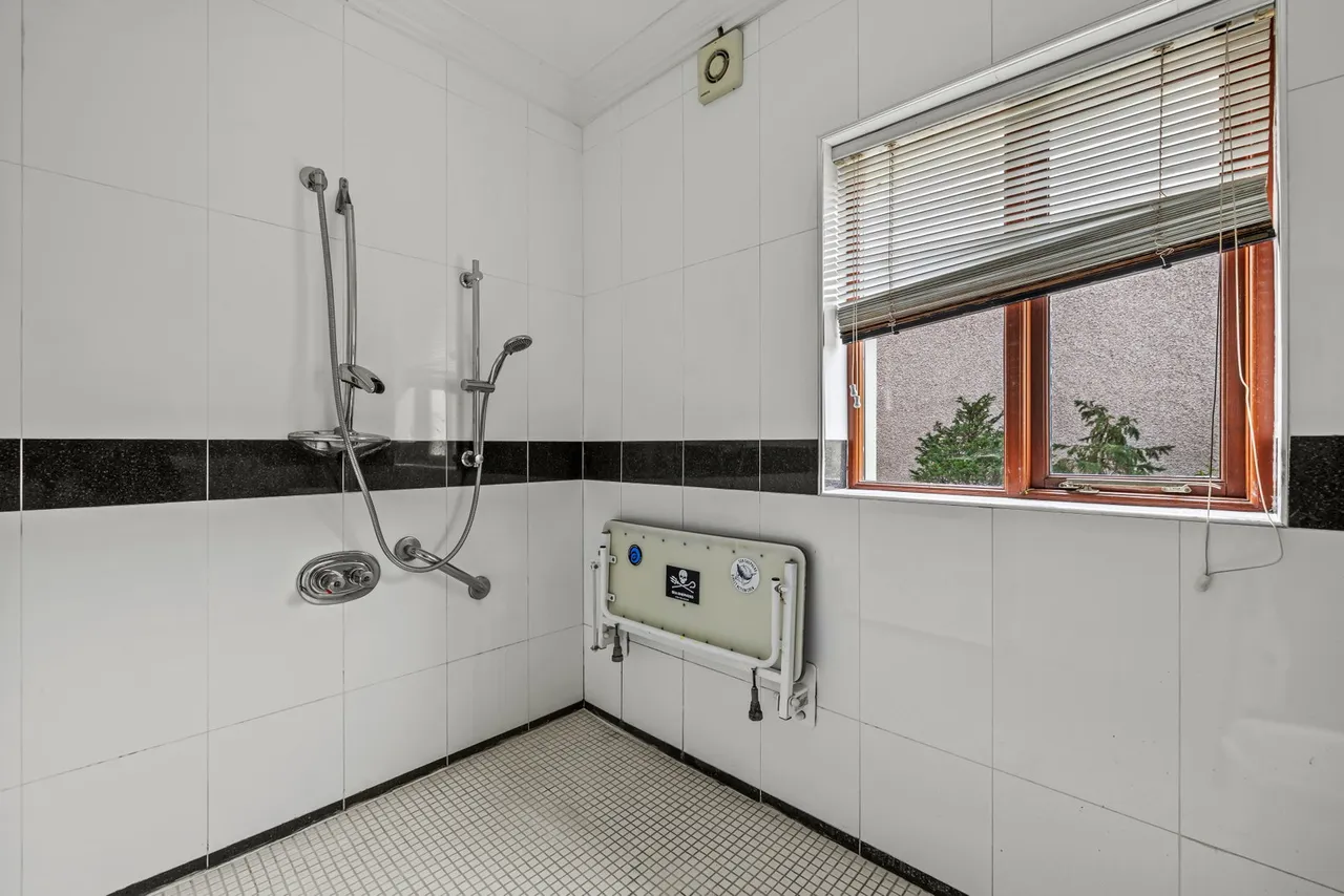 Mumbles Road, Blackpill, SA3, photo 17