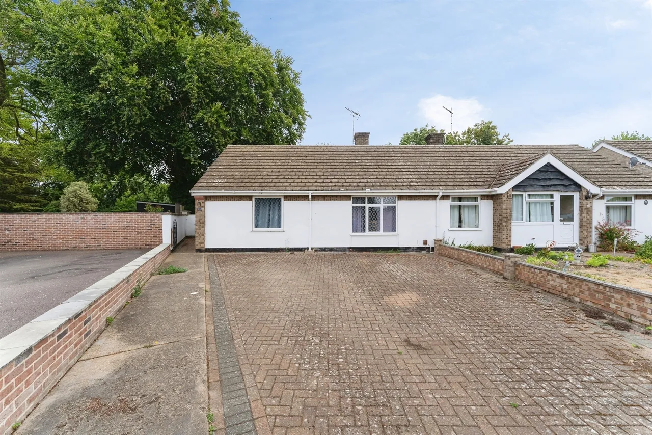 3 bed house for sale — The Hall Close, Icklingham, Bury St. Edmunds