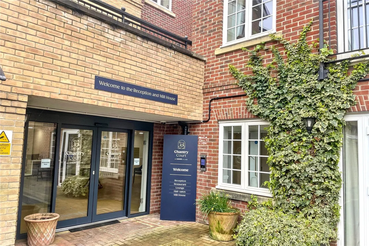 Chantry Court, Westbury, photo 14