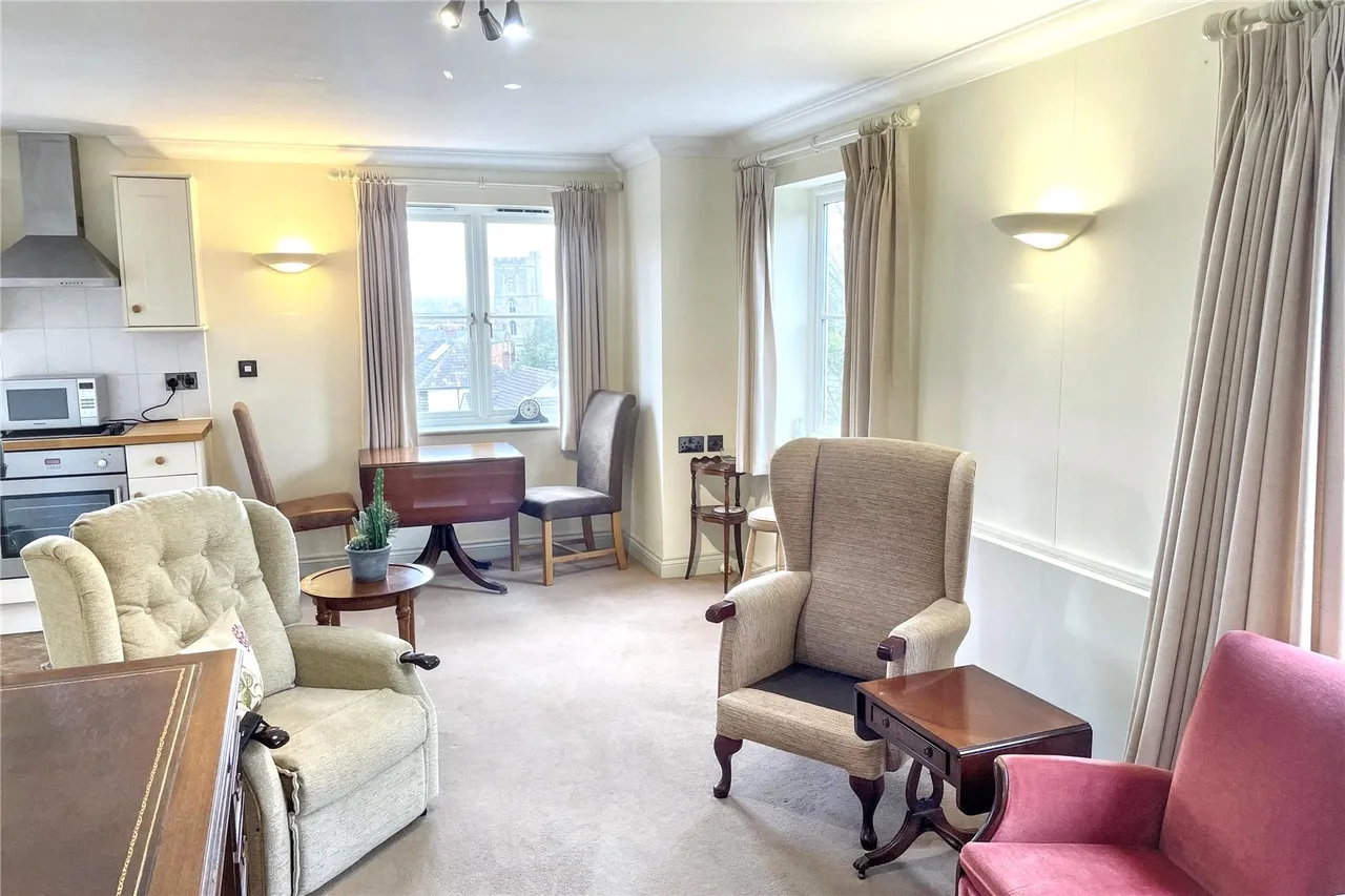 Chantry Court, Westbury, photo 11