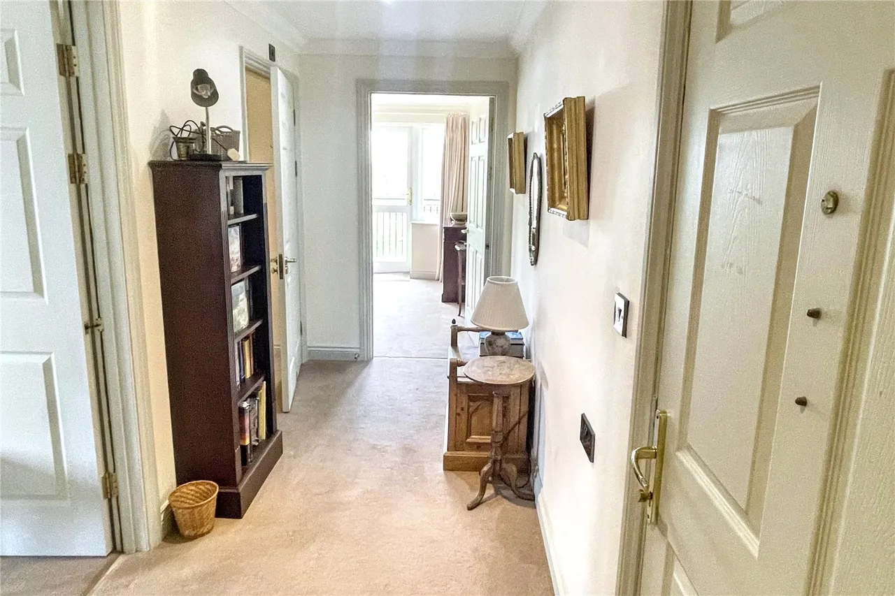 Chantry Court, Westbury, photo 12