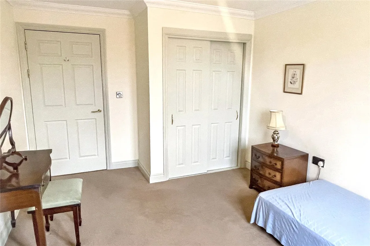 Chantry Court, Westbury, photo 8