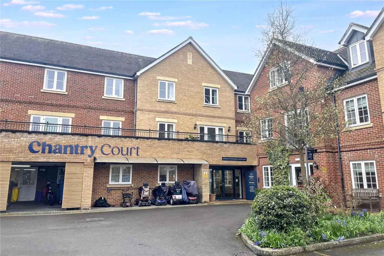 1 bed flat for sale, Chantry Court, Westbury