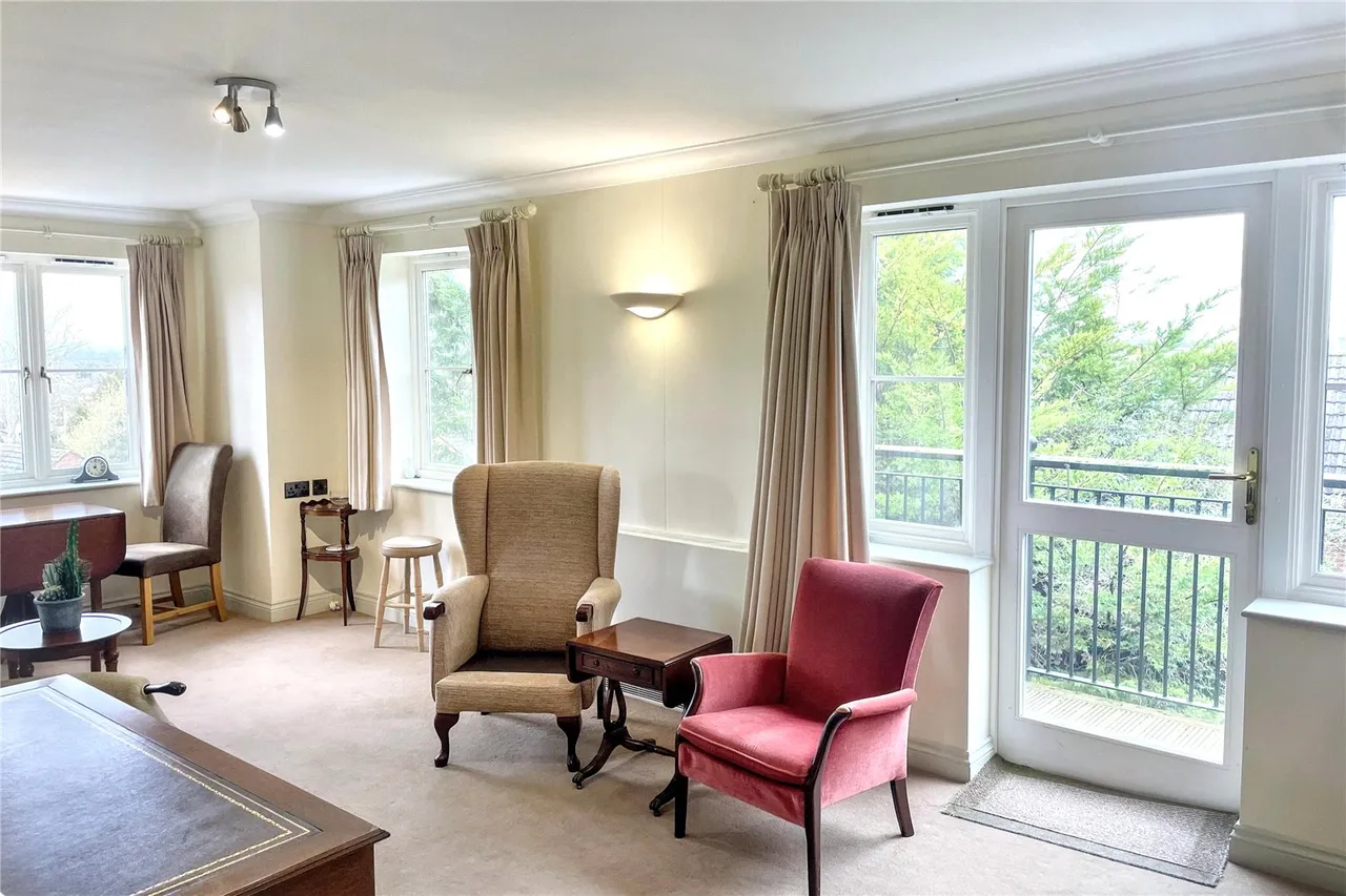 Chantry Court, Westbury, photo 4