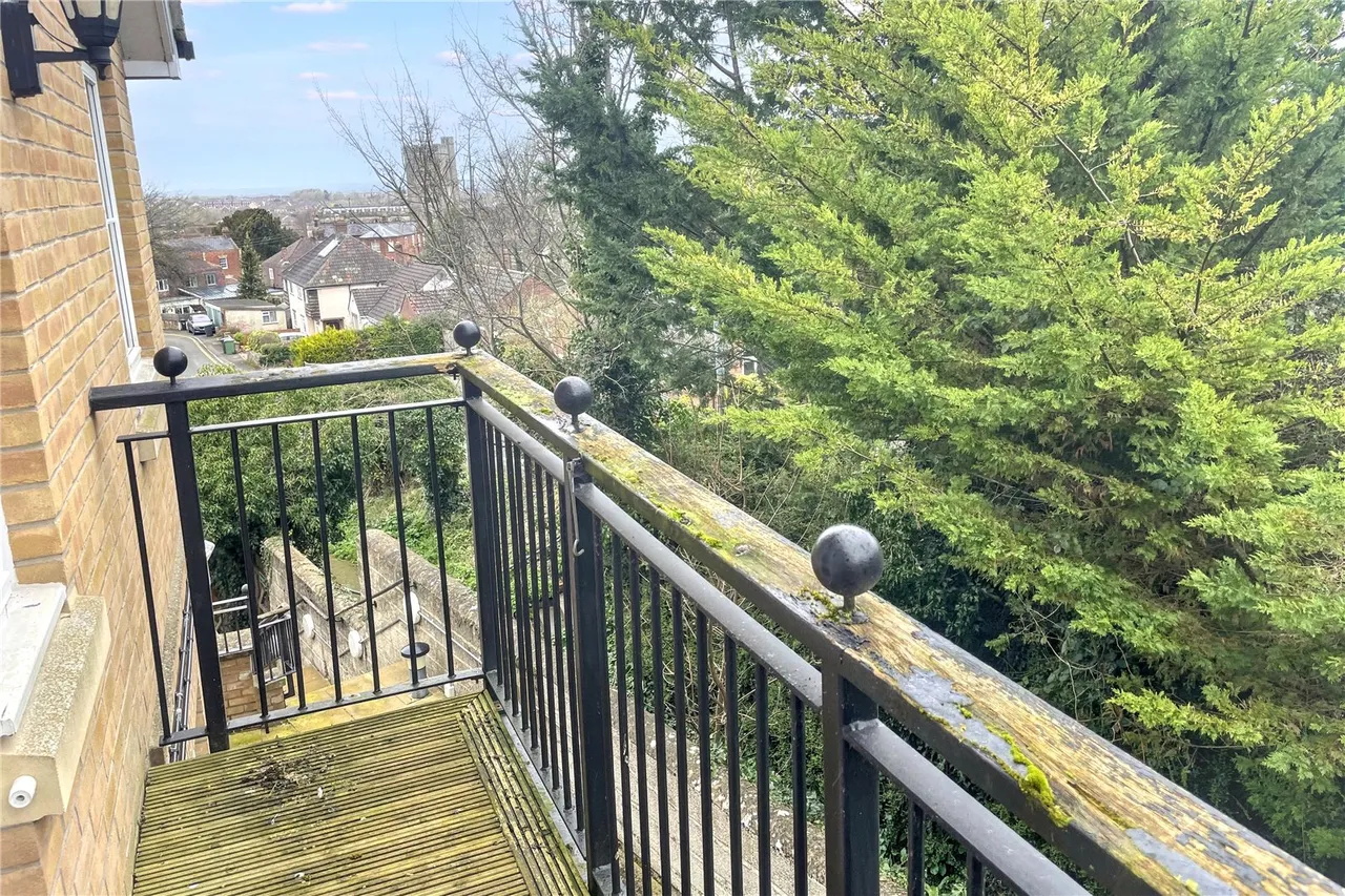 Chantry Court, Westbury, photo 6