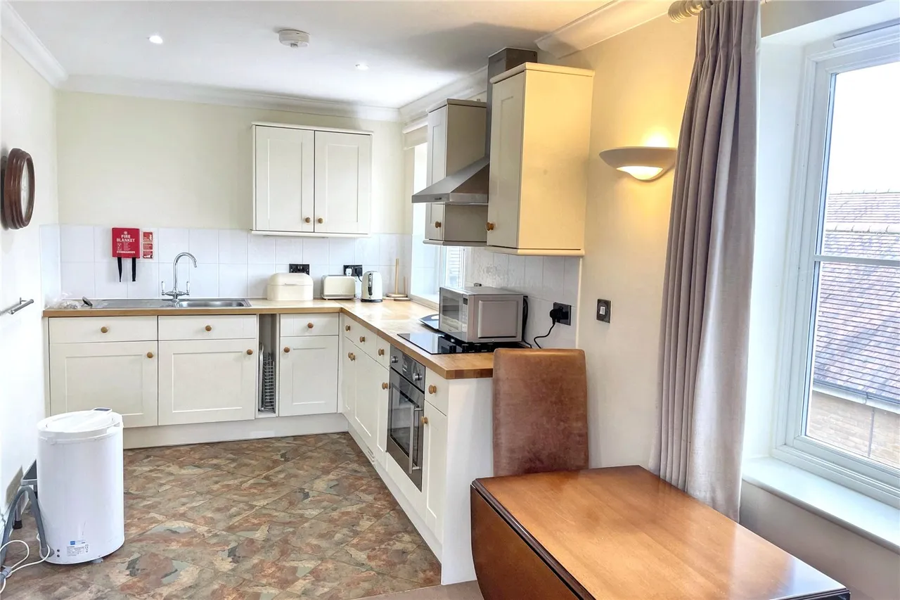 Chantry Court, Westbury, photo 3