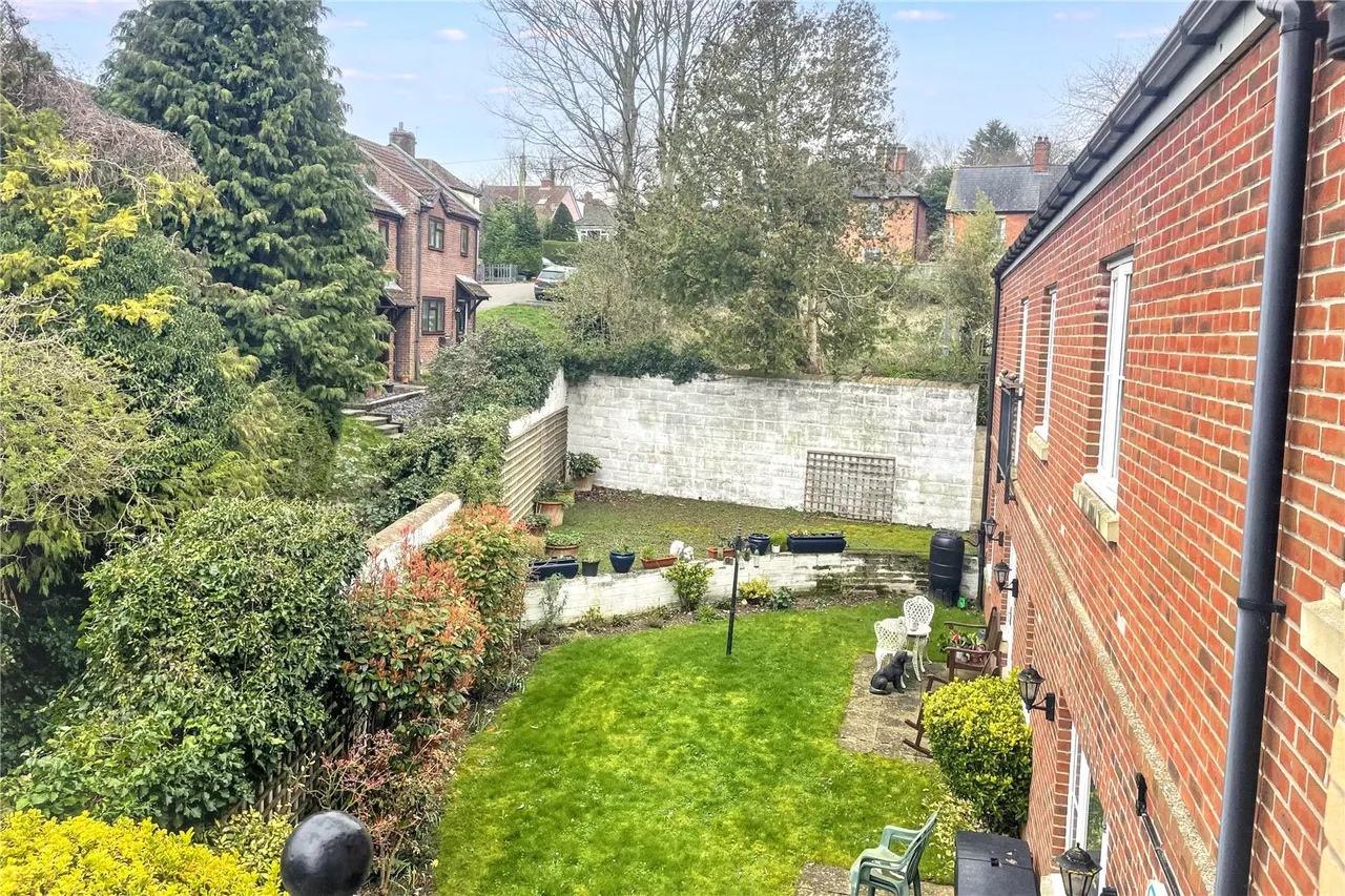 Chantry Court, Westbury, photo 5