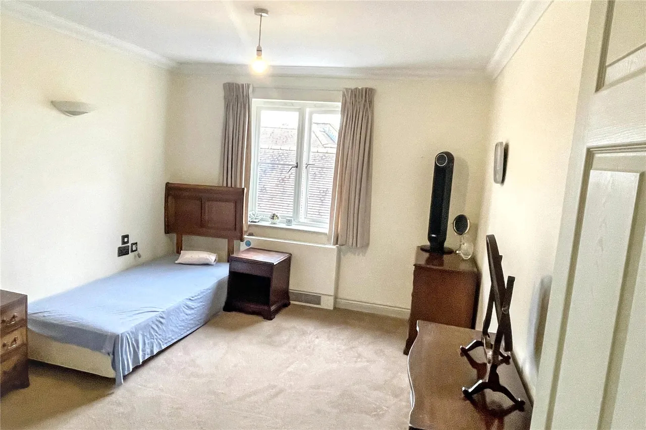 Chantry Court, Westbury, photo 7