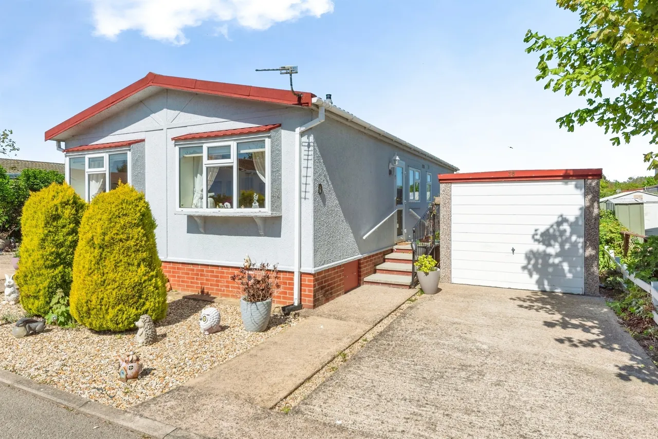 2 bed park home for sale — Allington Gardens, Allington, Grantham