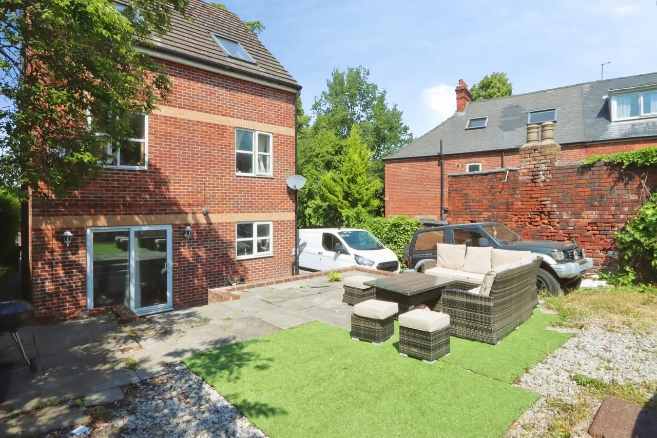 Upper Albert Road, SHEFFIELD, South Yorkshire, S8, photo 4