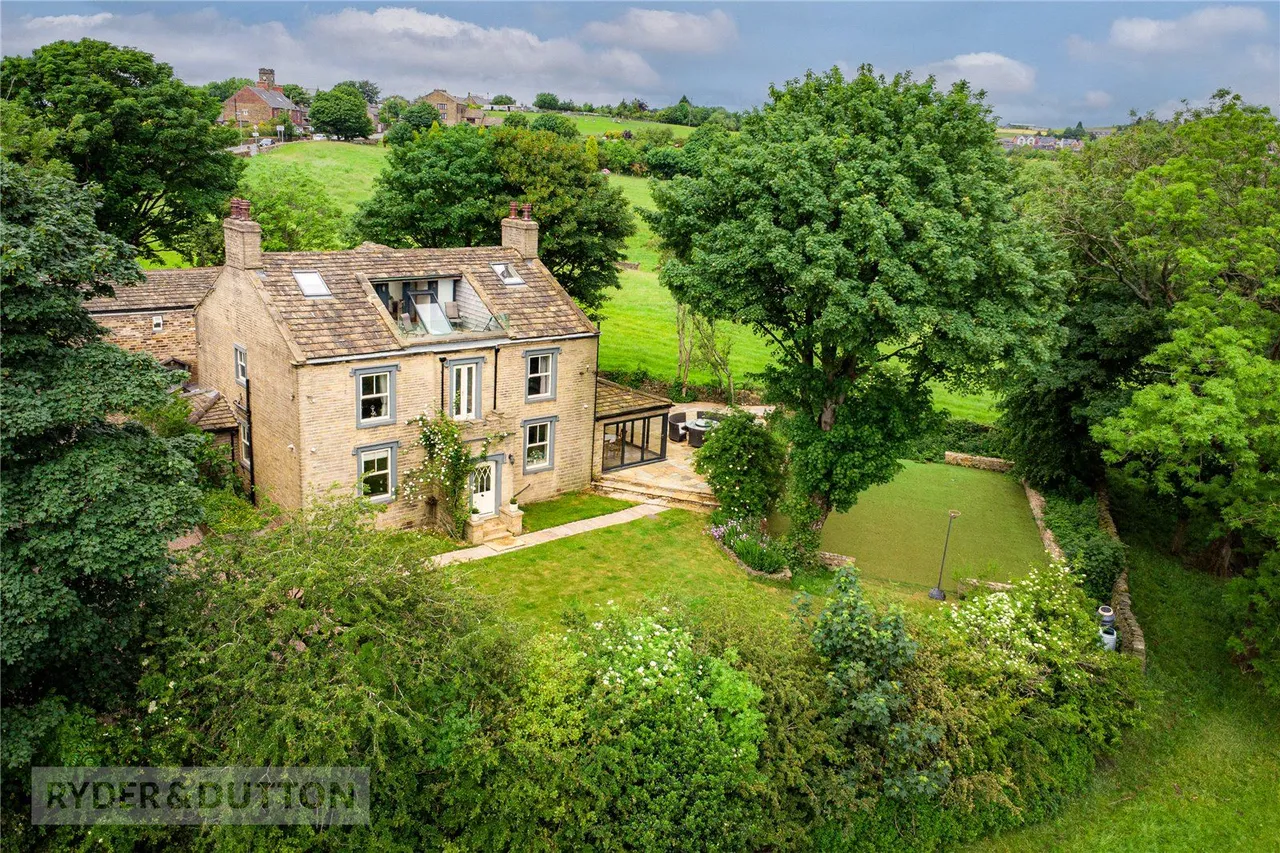 7 bed house for sale, Stockport Road, Lydgate, OL4