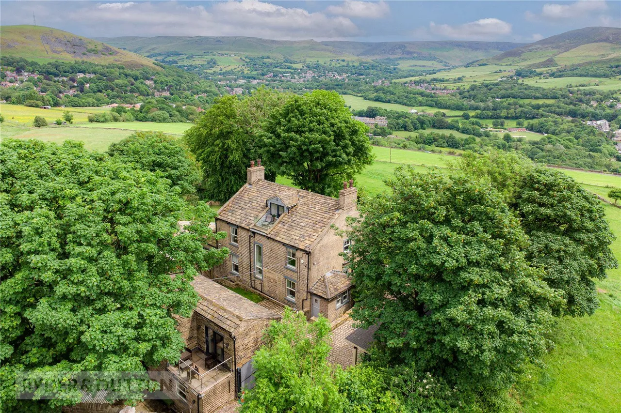 Stockport Road, Lydgate, OL4, photo 5