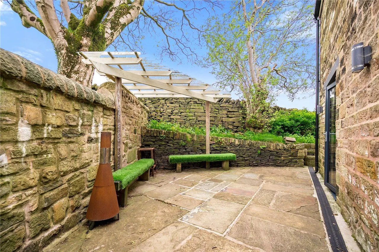 Stockport Road, Lydgate, OL4, photo 40