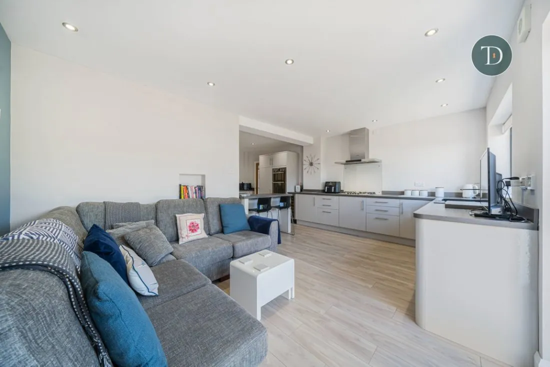 Park Drive, Whitby, CH65 6RA, photo 2