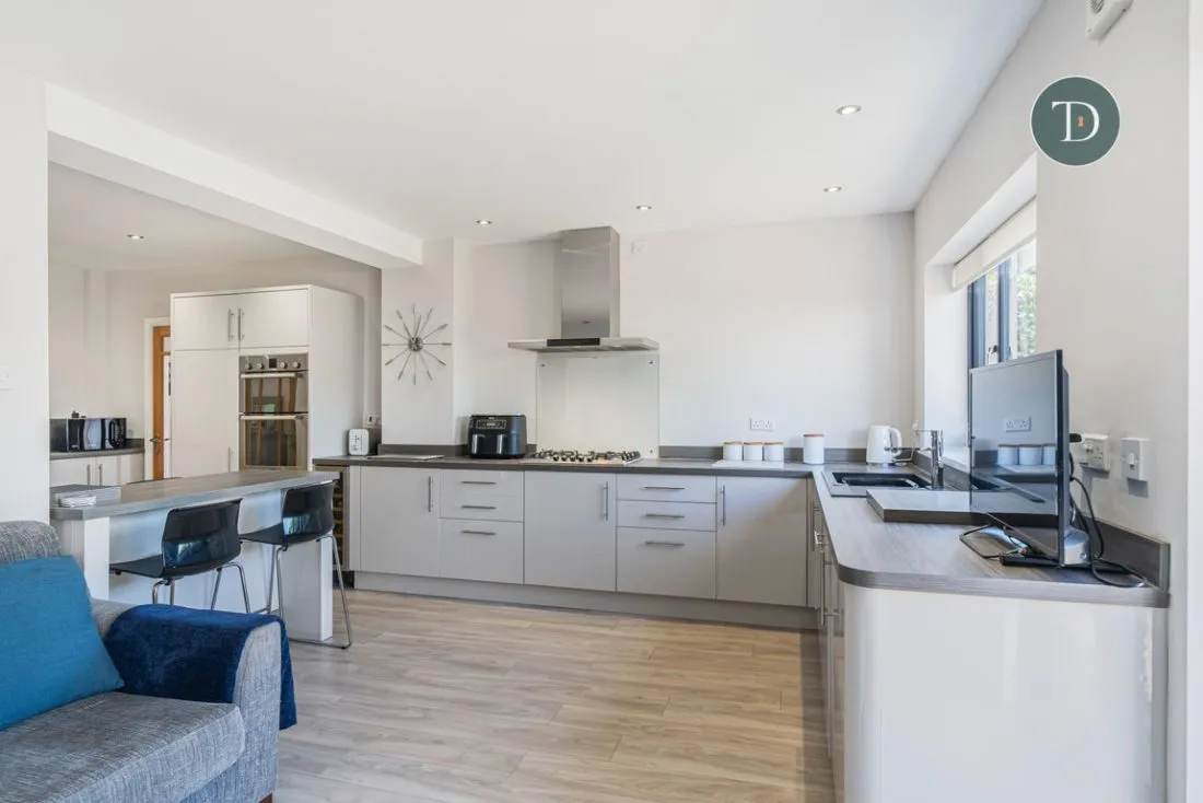 Park Drive, Whitby, CH65 6RA, photo 14