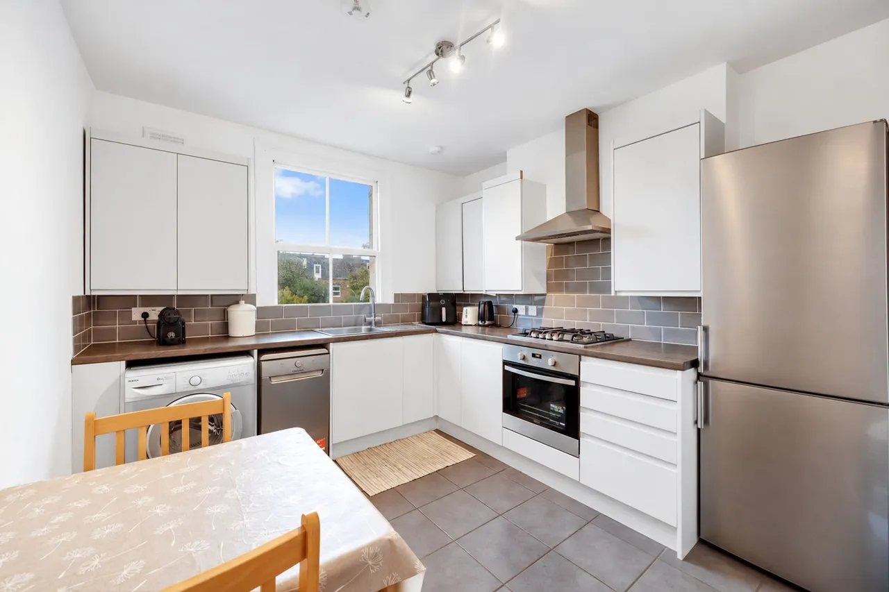 Huddlestone Road, London, NW2, photo 2