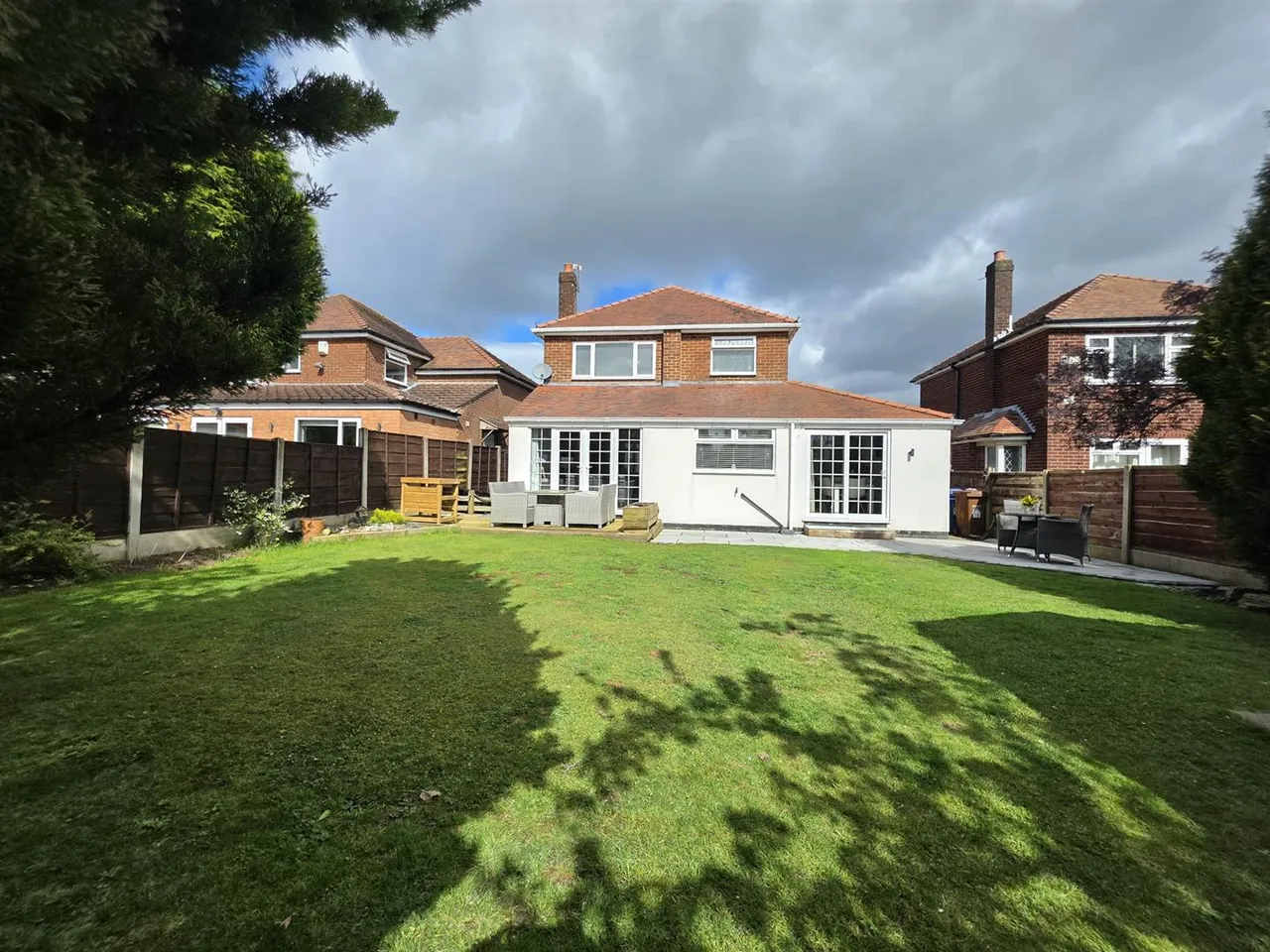Drayton Drive, Heald Green, photo 2