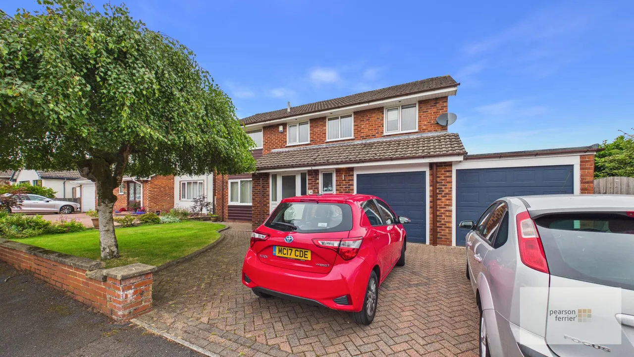 4 bed house for sale — Newton Drive, Greenmount, BL8 4DH