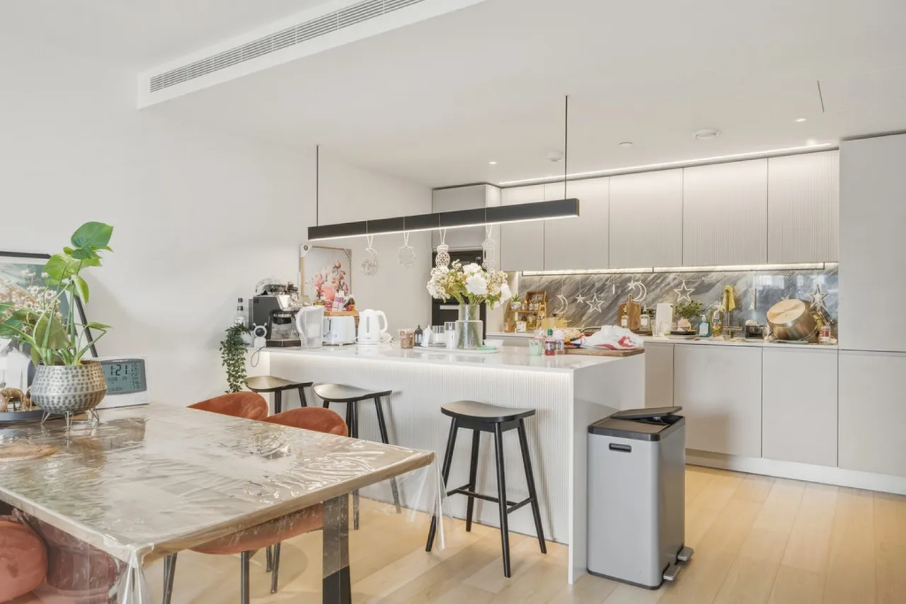 2 bed flat for sale, Belvedere Row, White City Living, W12