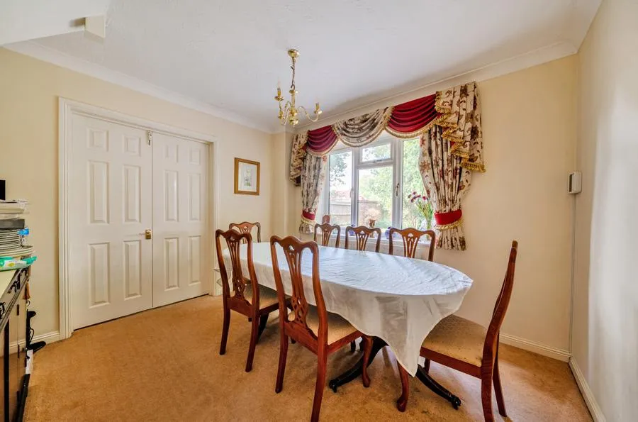 High Tree Drive, Earley, RG6, photo 5