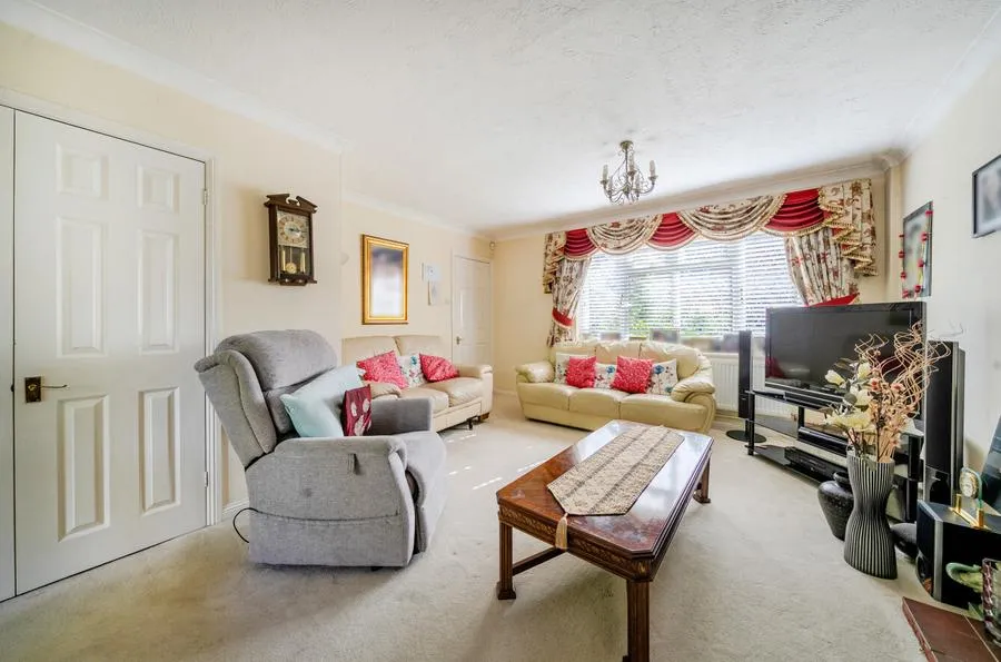 High Tree Drive, Earley, RG6, photo 3