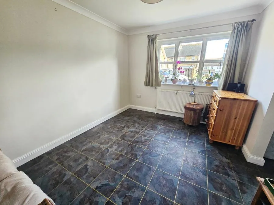 Dall Square, Freshwater, PO40, photo 5