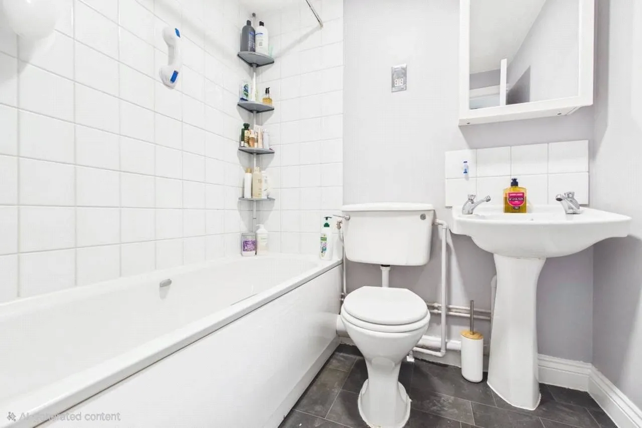 Harbury Court, Newbury, RG14, photo 8