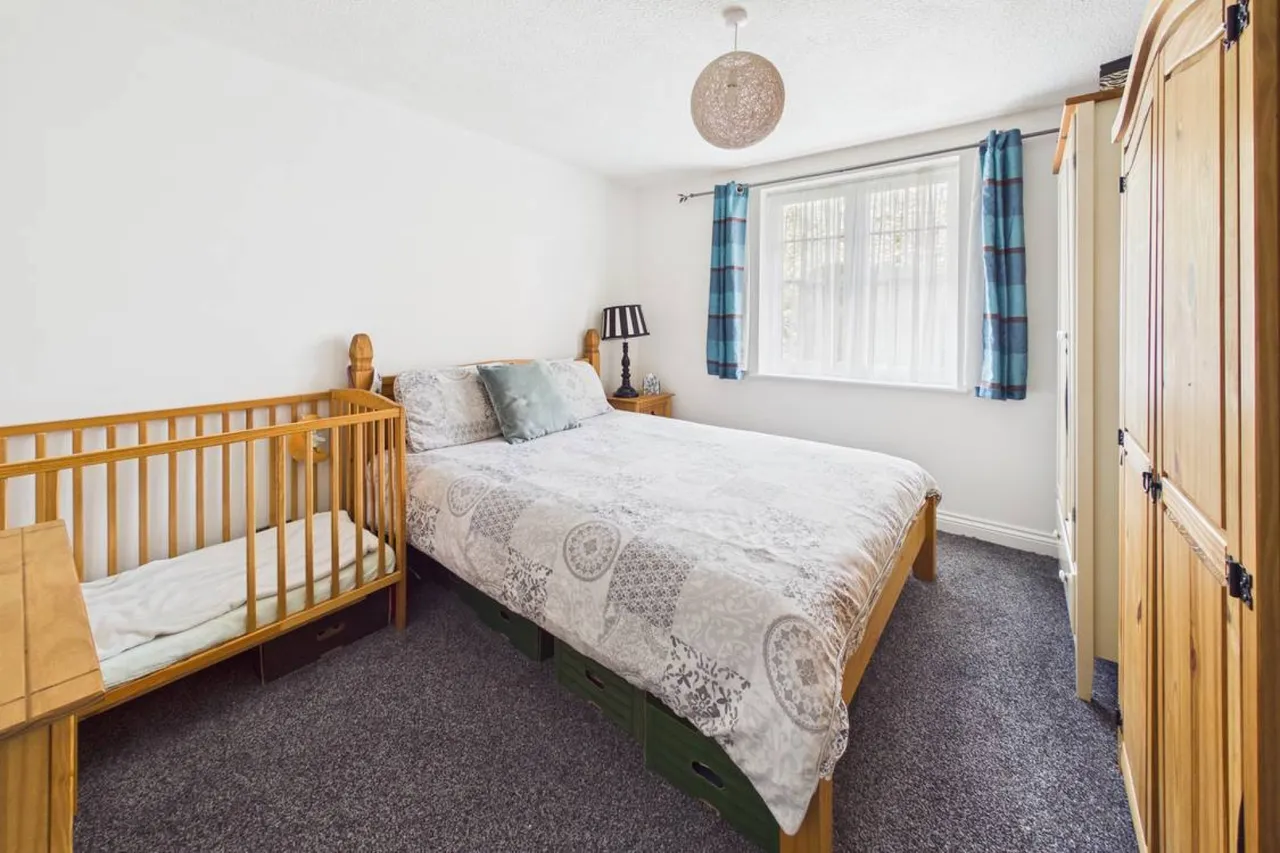 Harbury Court, Newbury, RG14, photo 4