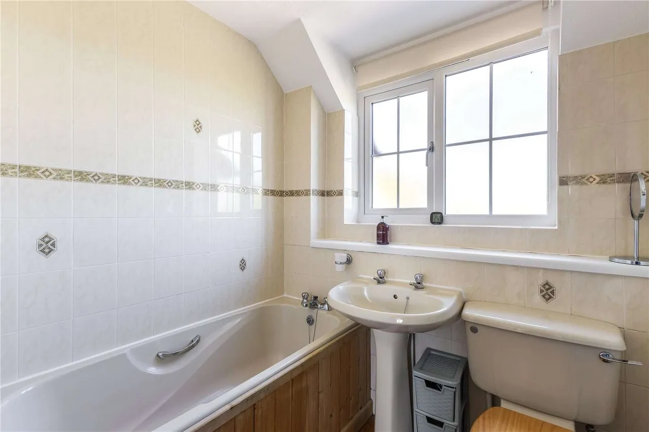 Farncombe Street, Godalming, Surrey, GU7 3LJ, photo 10