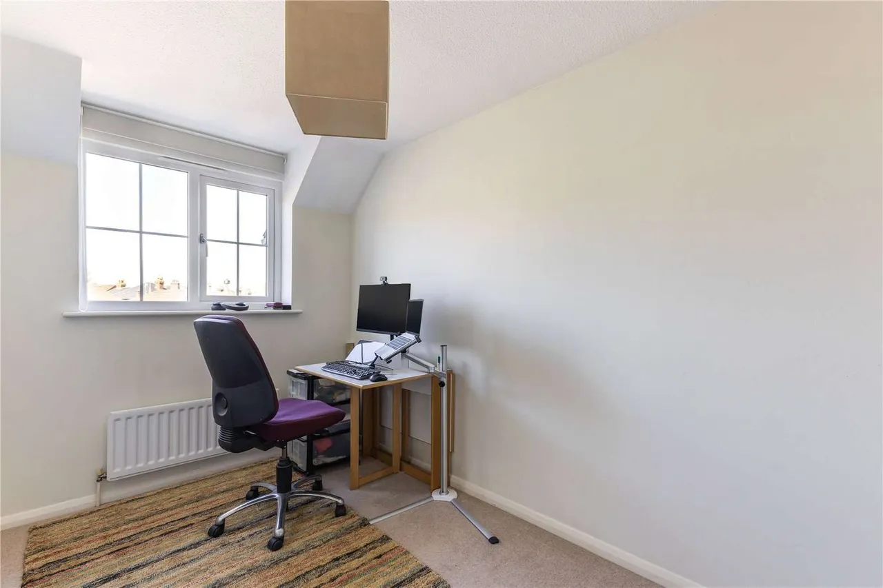Farncombe Street, Godalming, Surrey, GU7 3LJ, photo 9