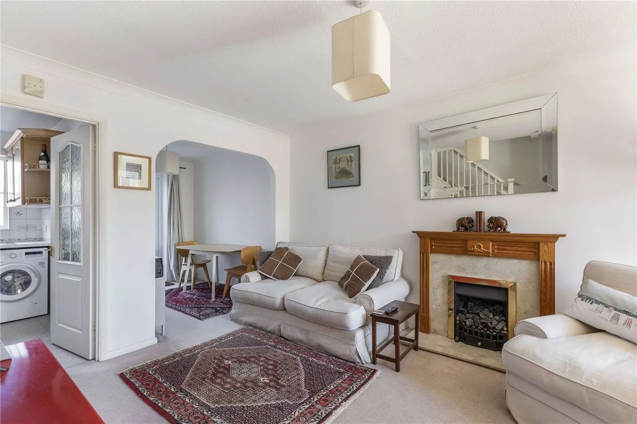 Farncombe Street, Godalming, Surrey, GU7 3LJ, photo 5
