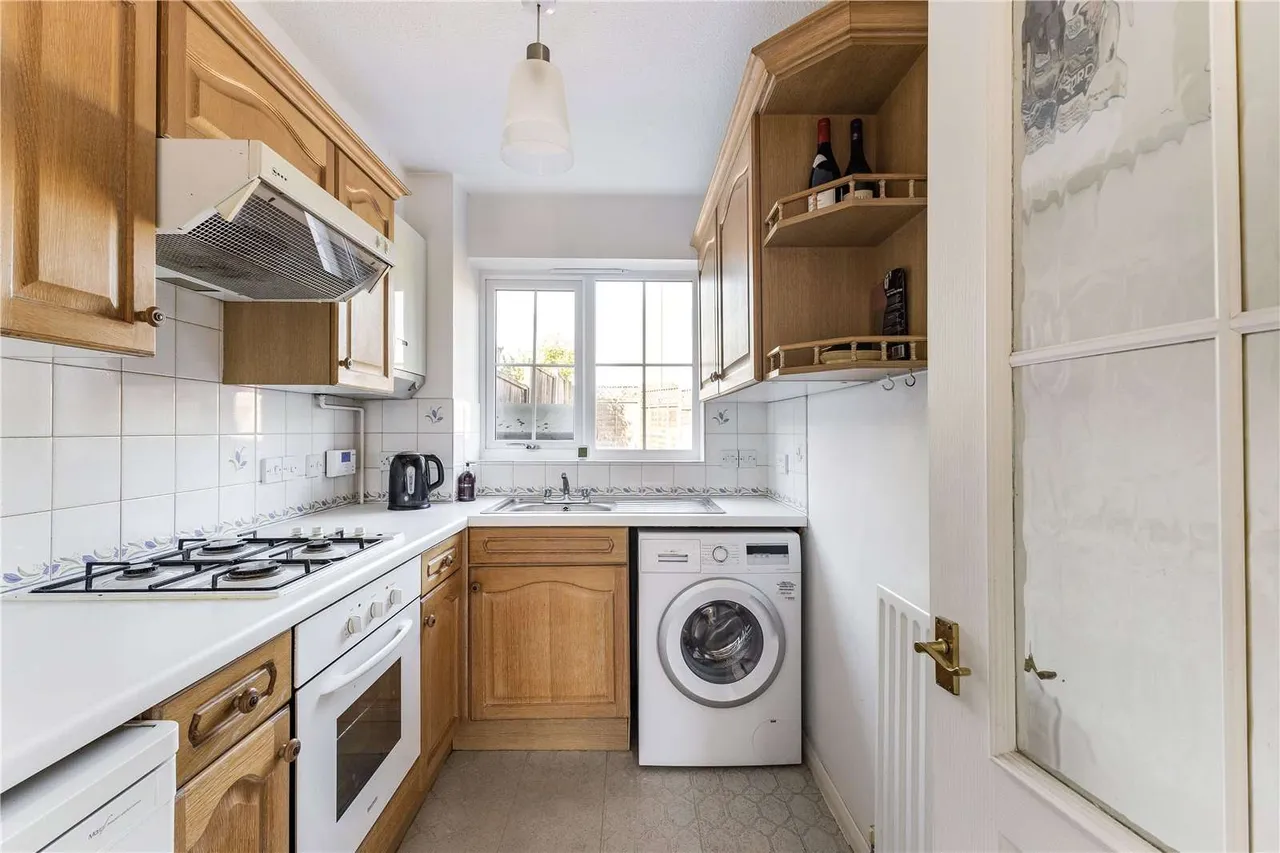 Farncombe Street, Godalming, Surrey, GU7 3LJ, photo 7